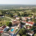 Xxl With Pool Casa de Férias Marčana